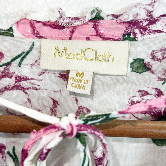 ModCloth Pink And White Rayon 3/4 Sleeve Floral Swiss Dot Tie Neck Blouse - Picture 4 of 8